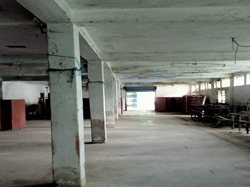 Ready to move warehouse rent at Topsia Park Circus