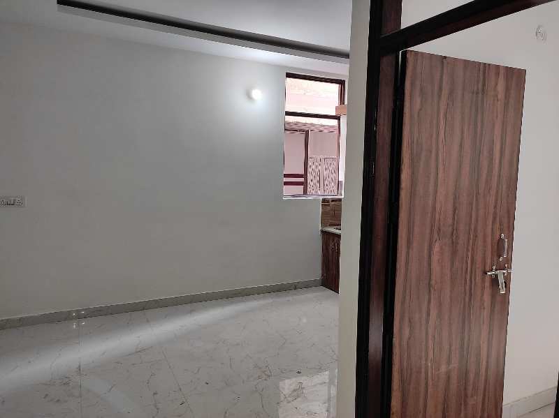2 BHK Flats & Apartments for Sale in Rajapuri, Uttam Nagar, Delhi (550 Sq.ft.)