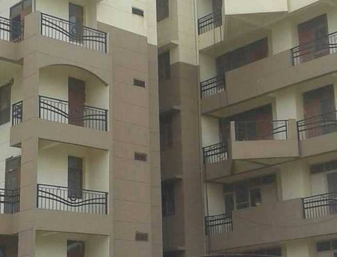 3 BHK Flats & Apartments for Sale in Sector 13, Dwarka, Delhi (1600 Sq.ft.)