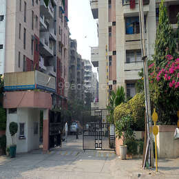 4 BHK Flats & Apartments for Sale in Sector 11, Dwarka, Delhi (2000 Sq.ft.)