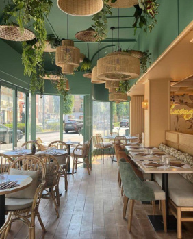 restaurant & bar on rent in Andheri west