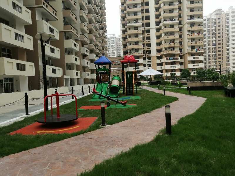2 BHK Flats & Apartments for Sale in Sector 16, Noida (1000 Sq.ft.)