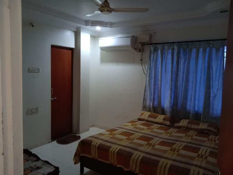 3 BHK flat for rent in laxmi nagar furnished