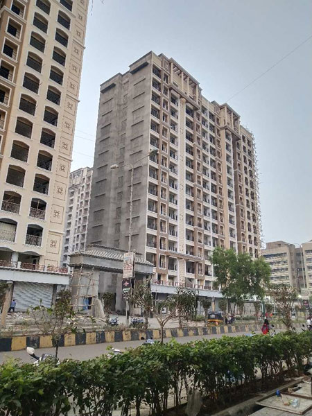 2 BHK Flats & Apartments for Sale in Global City, Mumbai (750 Sq.ft.)