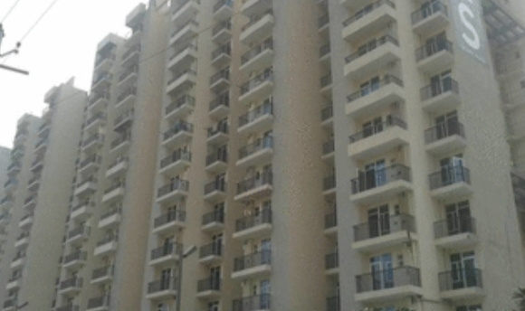3 BHK Flats & Apartments for Sale in Gaur City 2, Greater Noida (1600 Sq.ft.)