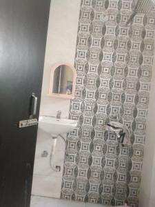 Available one Rk in sector 49 EWS flat fully furnished with attached washroom a kitchen an