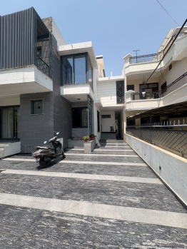 500 sq.yards house b road sector 69 for sale