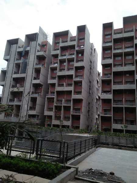 2 BHK Flats & Apartments for Rent in Lohegaon, Pune (925 Sq.ft.)