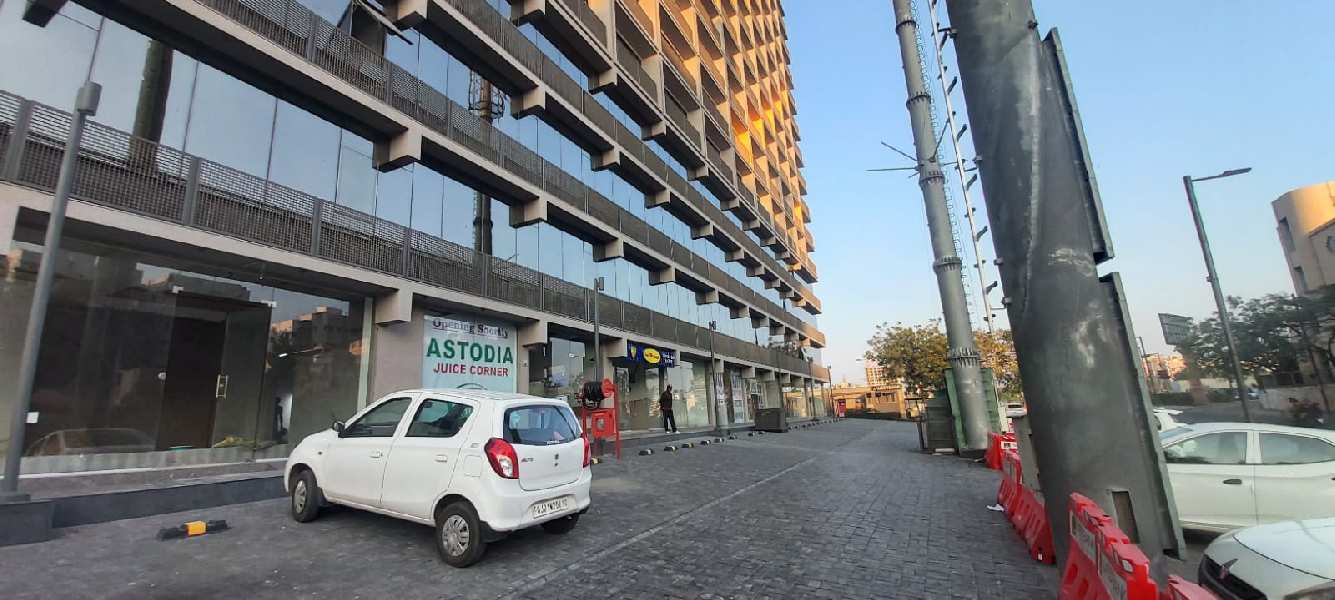 Commercial Shops for Rent in Ashram Road, Ahmedabad (470 Sq.ft.)