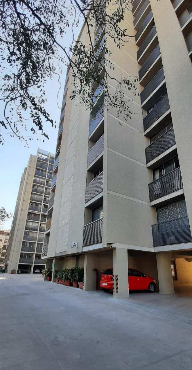 4 BHK Flats & Apartments for Rent in Ambawadi, Ahmedabad (3800 Sq.ft.)