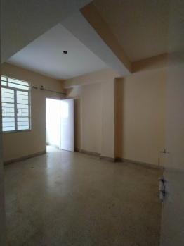 FLAT FOR SALE IN PRIME LOCATION