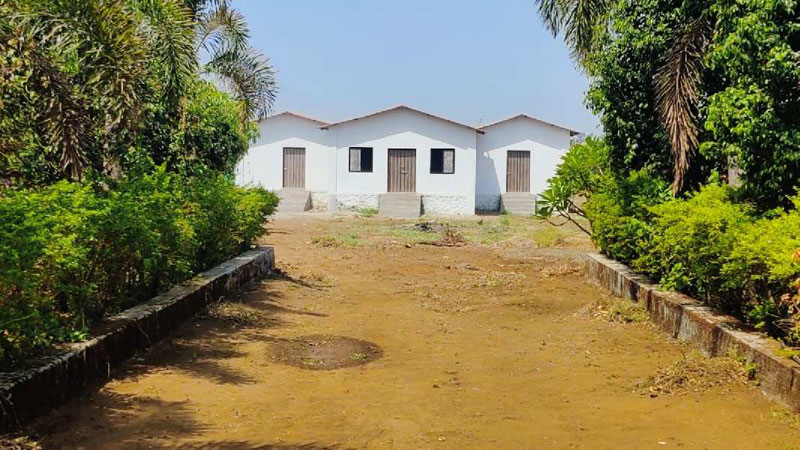 Mountain view 1 Acre ready farmhouse for sale in Karjat.