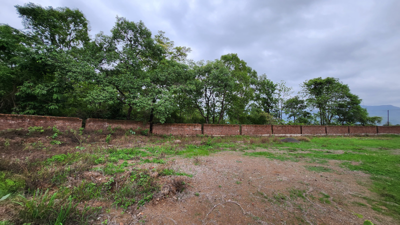 25 Gunthe farmland with wall compound for sale 10 km from Karjat.