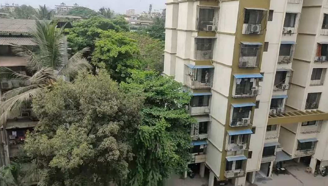 EAST WEST 1 BHK - 3.5 KMS. FROM THANE STN. WEST AT REASONABLE COST.