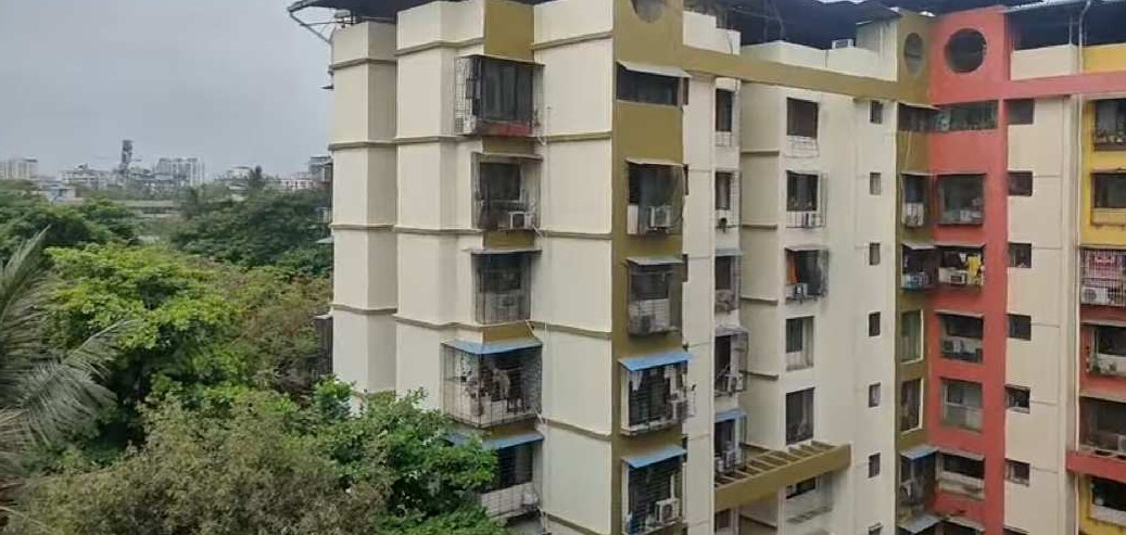 EAST WEST 1 BHK - 3.5 KMS. FROM THANE STN. WEST AT REASONABLE COST.