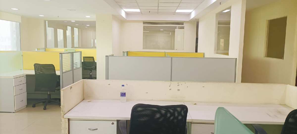 2250 Sq.ft. Office Space for Rent in Western Express Highway, Mumbai