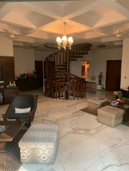 Villa for Sale in Juhu, Mumbai (15000 Sq.ft.)