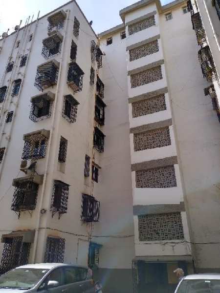 2 BHK Flats & Apartments for Sale in Bandra East, Mumbai (1000 Sq.ft.)