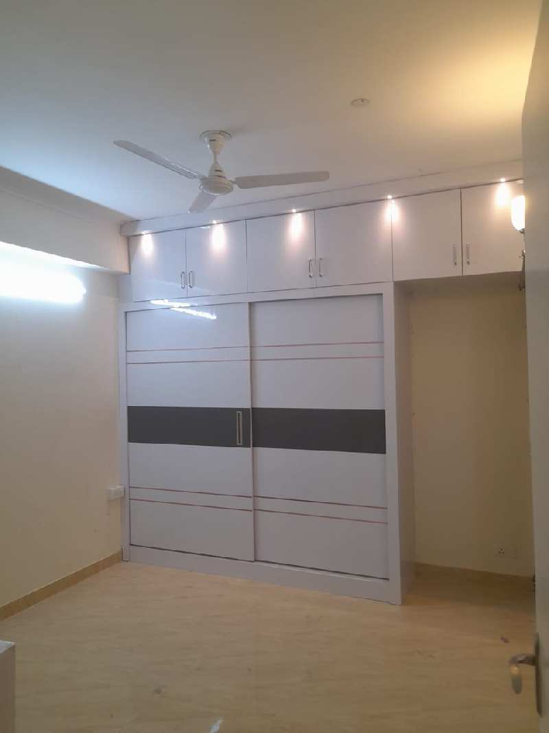 3 BHK Flats & Apartments for Rent in Gaur City 1, Greater Noida (1350 Sq.ft.)