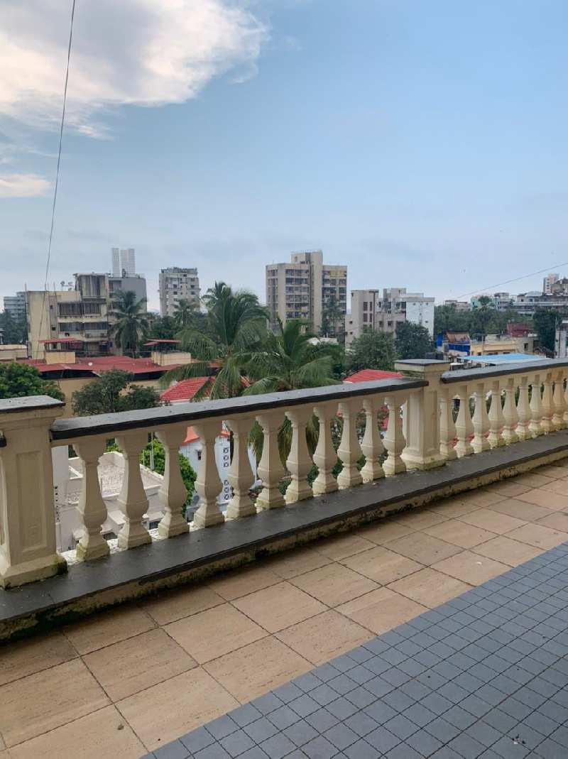 Beautiful Penthouse  4bhk with large Terrace in the heart of bandre west