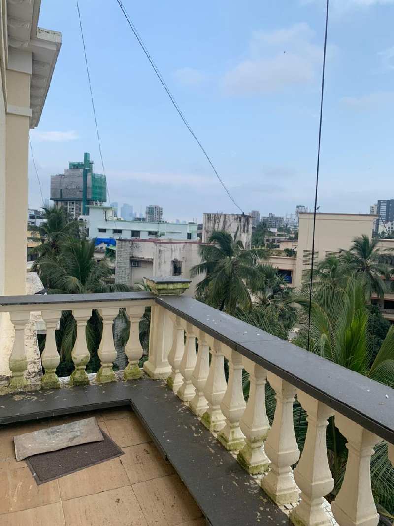 Beautiful Penthouse  4bhk with large Terrace in the heart of bandre west