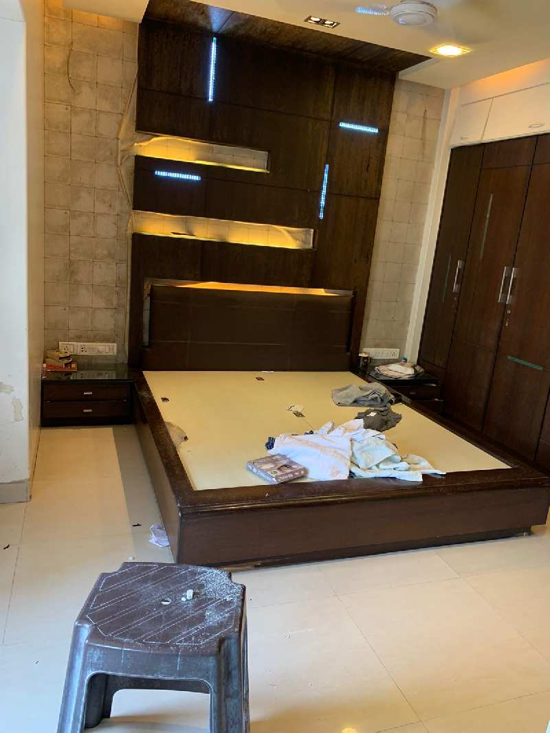 Beautiful and elegantly done up 3bhk in the heart of bandra west 1flat per floor feel like a penthouse very peaceful and quiet lane with lot of sunlight and greenery all around value for money deal Closes to all daily needs