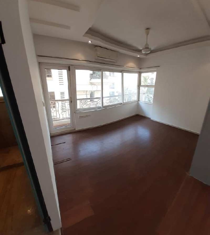 Beautiful and elegantly done up spacious 3bhk with wrap around balconies in the heart of khar west on the higher floor with lots of sunlight and open view greenery all around and very closer to daily needs