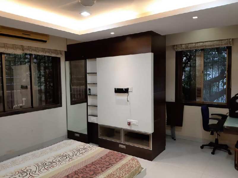 Beautiful and elegantly done up spacious 2bhk with open view and lots of sunlight and greenery surrounded in the heart of khar west a  luxurious lifestyle feel like heaven and closer to all daily needs