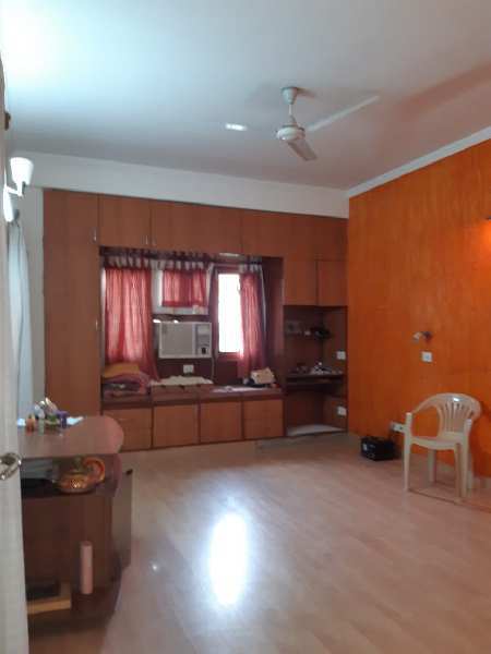5 BHK Individual Houses / Villas for Sale in Block F, Gurgaon (360 Sq. Yards)