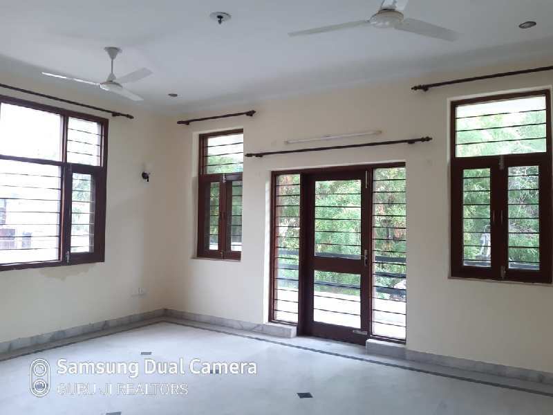3 BHK Builder Floor for Rent in Sector 23, Gurgaon (2000 Sq.ft.)