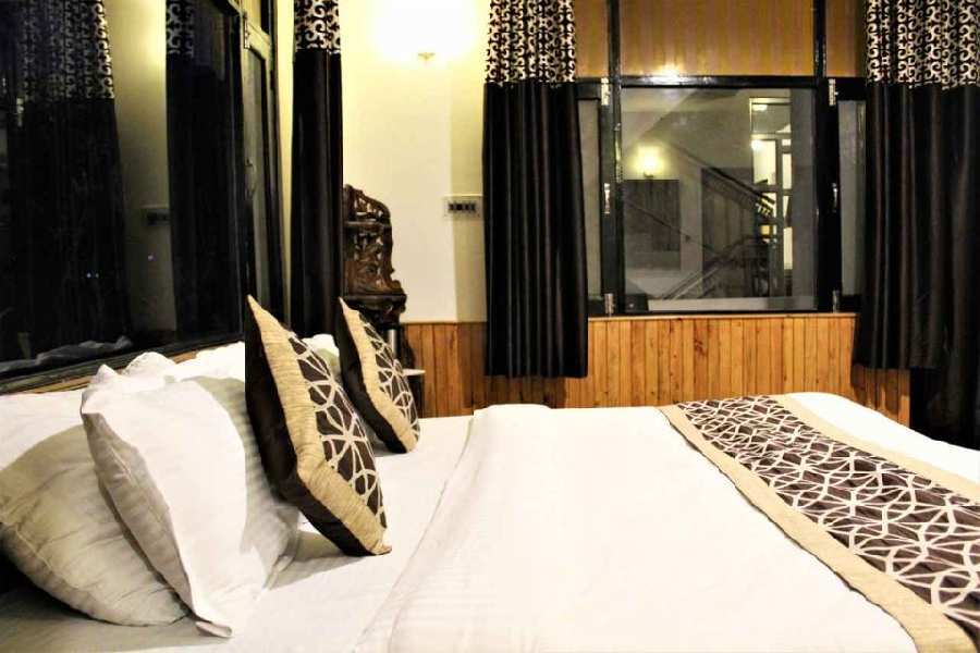 17280 Sq.ft. Hotel & Restaurant for Sale in Kullu - Naggar - Manali Road, Manali