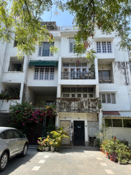 4 BHK Flats & Apartments for Sale in Vasant Vihar, Delhi (1800 Sq.ft.)