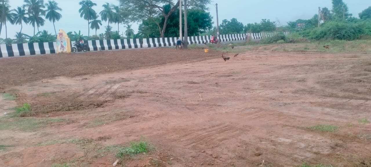 Commercial plot on main road