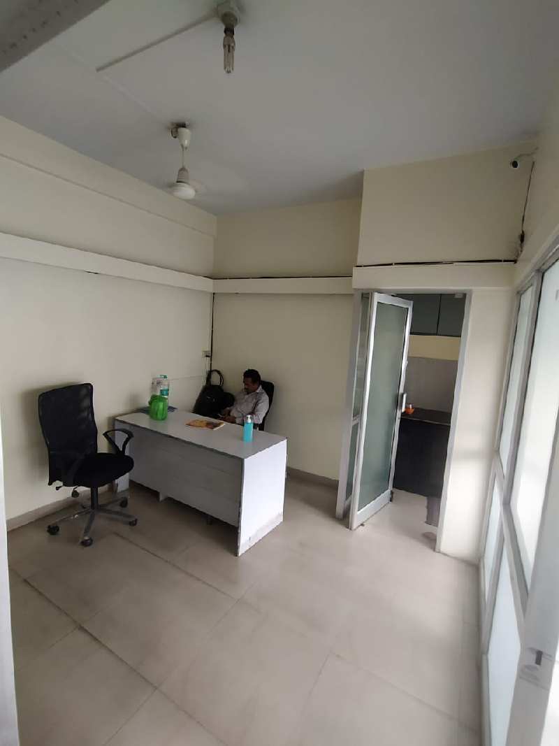700 Sq.ft. Office Space for Rent in J M Road, Pune