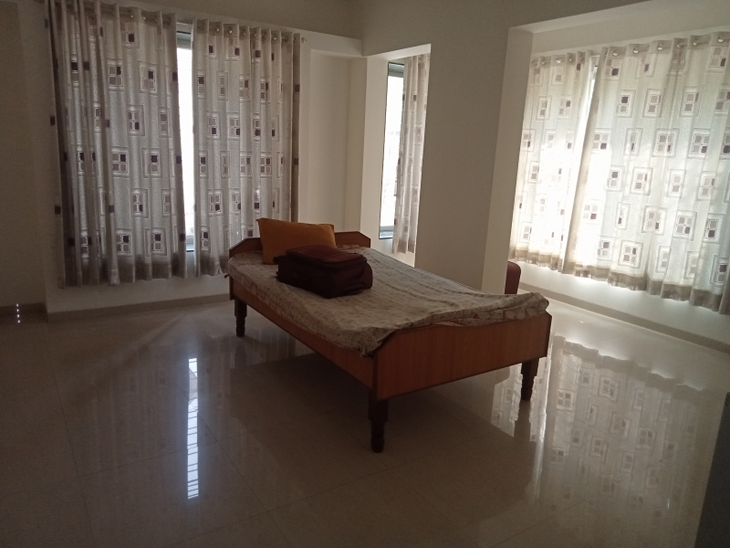 *3 BHK SPACIOUS APARTMENT WITH SERVANT ROOM FOR SALE AT KOREGAO PARK, PUNE*