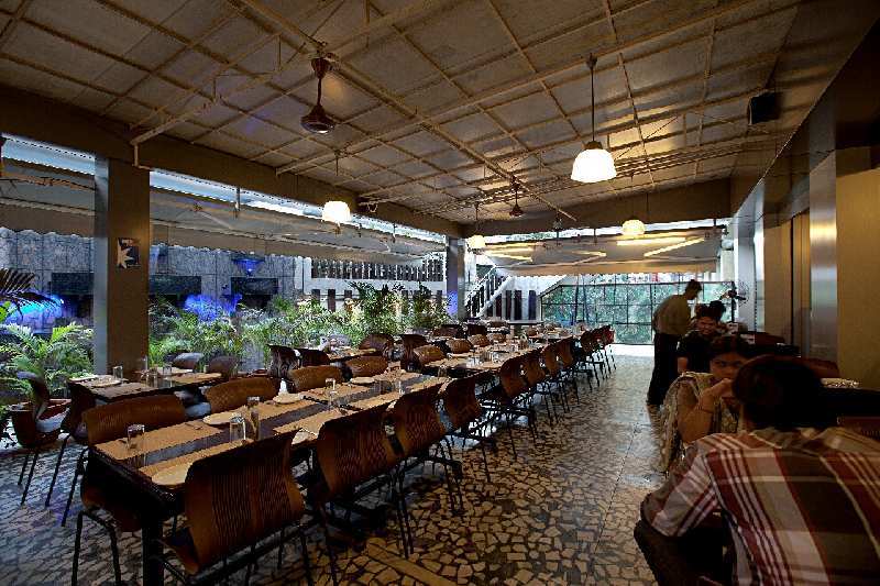 FULL FUNCTIONAL RUNNING RESTAURANT FOR SALE AT PRIME LOCATION OF CHINCHWAD, PUNE