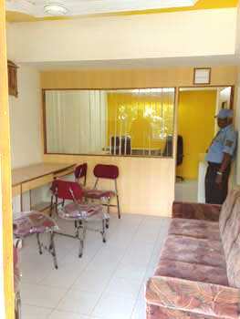 Office on rent full farnised in Ashram Road (250 Sq.ft.)