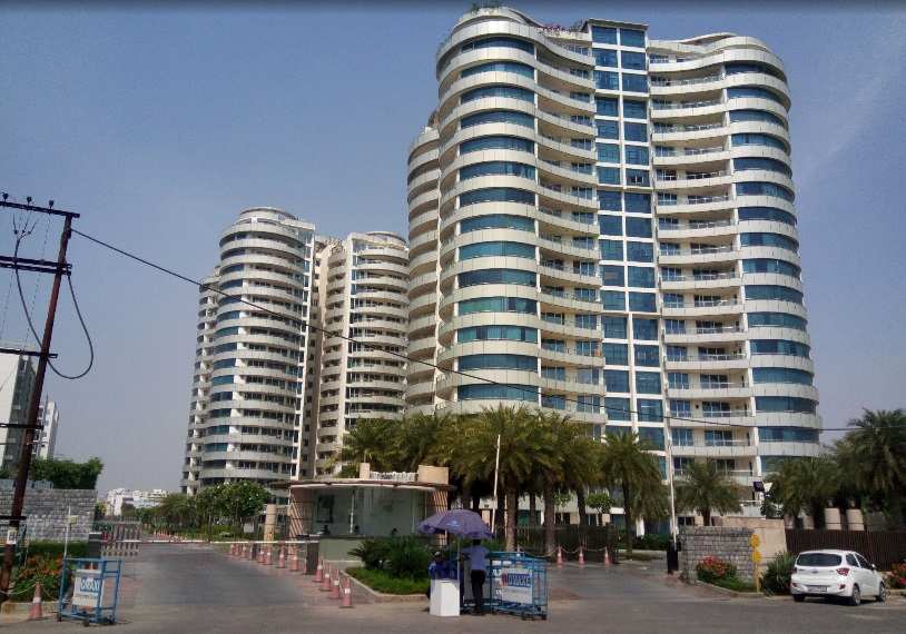 READY TO MOVE 3BHK PREMIUM LUXURY APARTMENT AVAILABLE FOR SALE - NOIDA EXPRESSWAY
