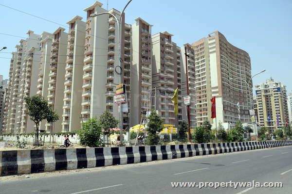 READY TO MOVE 4BHK+SERVANT APARTMENT AVAILABLE FOR SALE