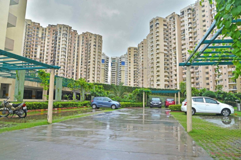 READY TO MOVE 2BHK FLAT FOR SALE IN PARAMOUNT FLORAVILE