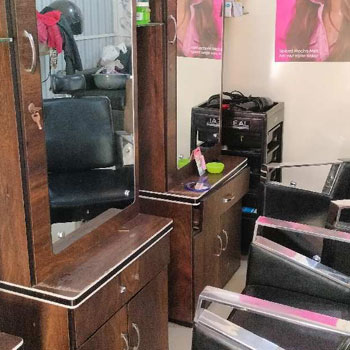 Fully furnished Beauty parlour near rambaug Kalyan West Mumbai