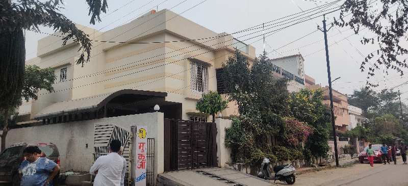 4 BHK Corner Fully furnished Luxury Bunglow For Sale At Bayran Bazar, Civil Lines, Near Police Pared Ground Road, Raipur Capital Chhattisgarh.   Plot Area 4000 Sqft , Built Up Area 6000 Sqft, Bunglow Sale Price 4.52 Cr.