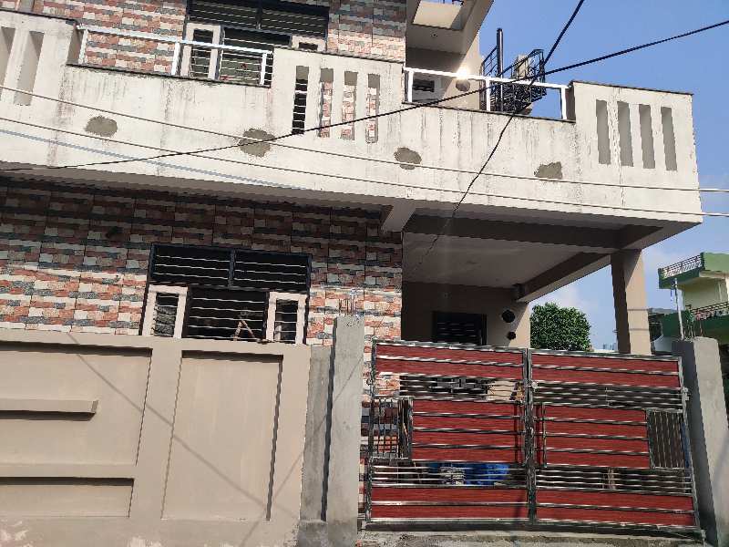 Beautiful House with Beautiful Interior Very Near To Main Road