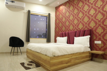 Hotel for sale near golden temple 4 lakh rent