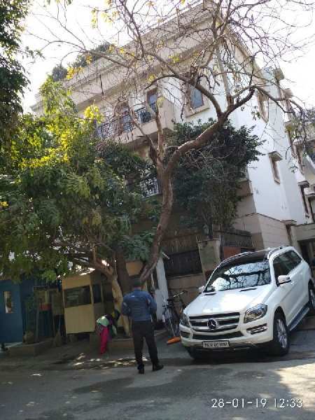 5 BHK Flats & Apartments for Sale in Block B, Vasant Vihar, Delhi (595 Sq. Yards)