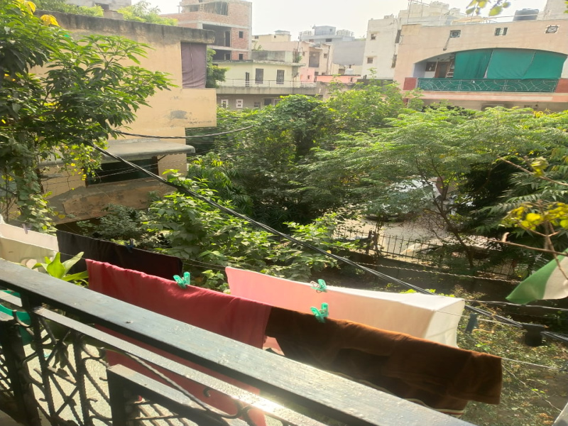 2 BHK Flats & Apartments for Sale in Block BG 3, Paschim Vihar, Delhi (70 Sq. Yards)