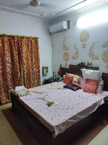 3 BHK Flats & Apartments for Sale in Block BG 1, Paschim Vihar, Delhi (110 Sq. Yards)