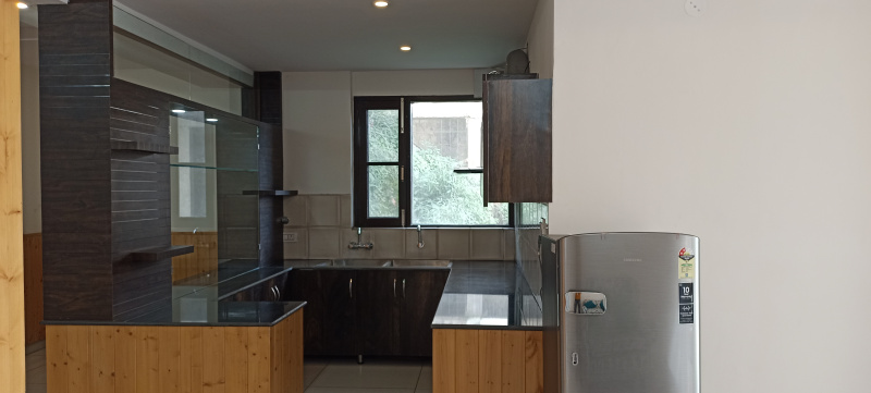 3 bhk flat for sale in near kumarhatti Barog very beautiful view of this flat and very reasonable price