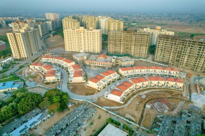 2 BHK Flats & Apartments for Sale in Alwar Bypass Road, Bhiwadi (1302 Sq.ft.)