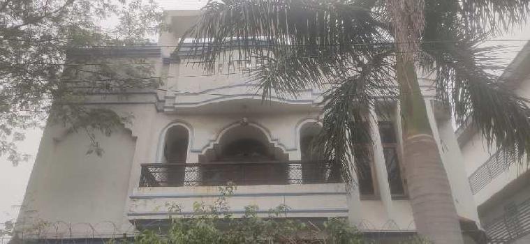5 BHK Individual Houses / Villas for Sale in Sector 33, Noida (300 Sq. Meter)